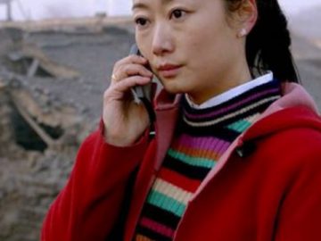 «Al di là delle montagne»: un viaggio nel tempo, a rischio le tradizioni e gli affetti di sempre