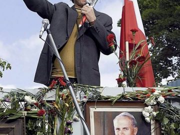 “Walesa”, da operaio a presidente<br>Non il ritratto di un “supereroe”,<br>ma di un uomo libero