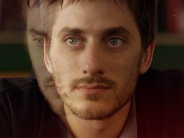 «Il padre d’Italia», alla ricerca di sé  un viaggio nell’anima cogliendo la vita come un miracolo