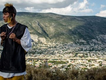 «Non sono più qui», il viaggio di Ulises tra solitudine e indifferenza