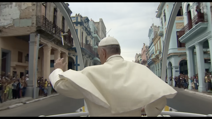 In Viaggio: Gianfranco Rosi racconta il messaggio di Papa Francesco nel suo nuovo documentario