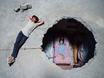 “Il buco nel cielo” trova la poesia nell’inferno della guerra