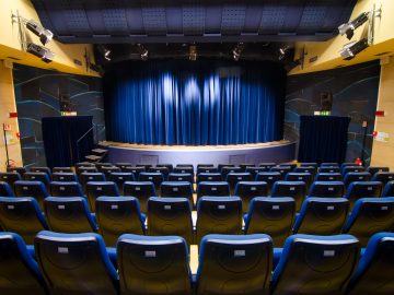 Nuova Direttrice al Teatro Blu: “Abbiamo bisogno di umanità”